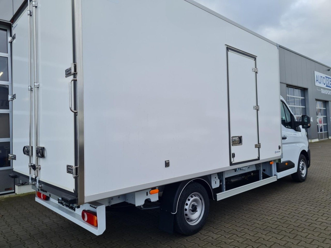 Renault Master 35 New Möbel Koffer KLIMA KAMERA TEMPOMAT - Box van: picture 5 Renault Master 35 New Möbel Koffer KLIMA KAMERA TEMPOMAT - Box van: picture 5