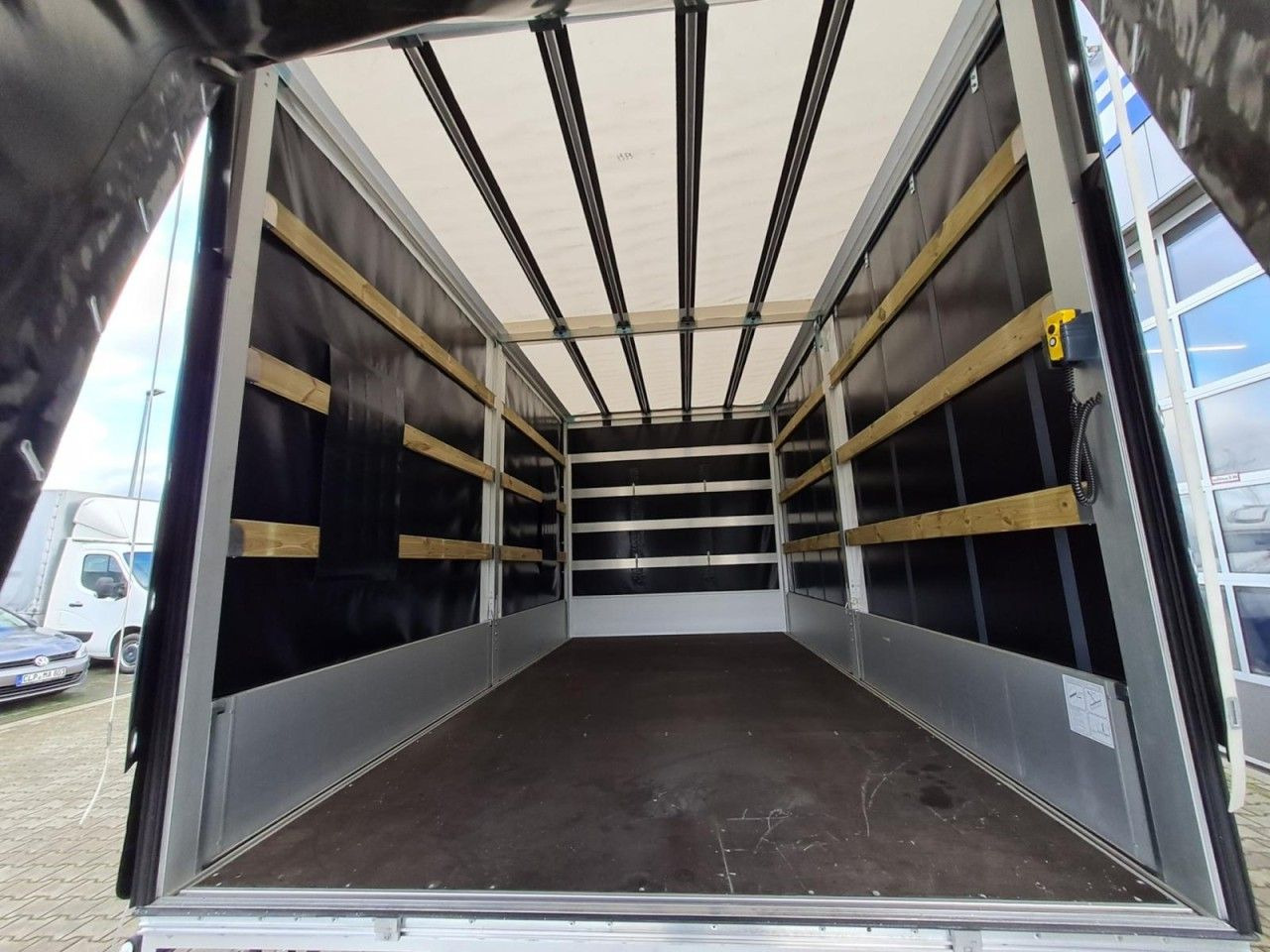 Renault Master Pritsche Schiebe Plane Schlafkabine LBW S - Curtain side van: picture 5 Renault Master Pritsche Schiebe Plane Schlafkabine LBW S - Curtain side van: picture 5