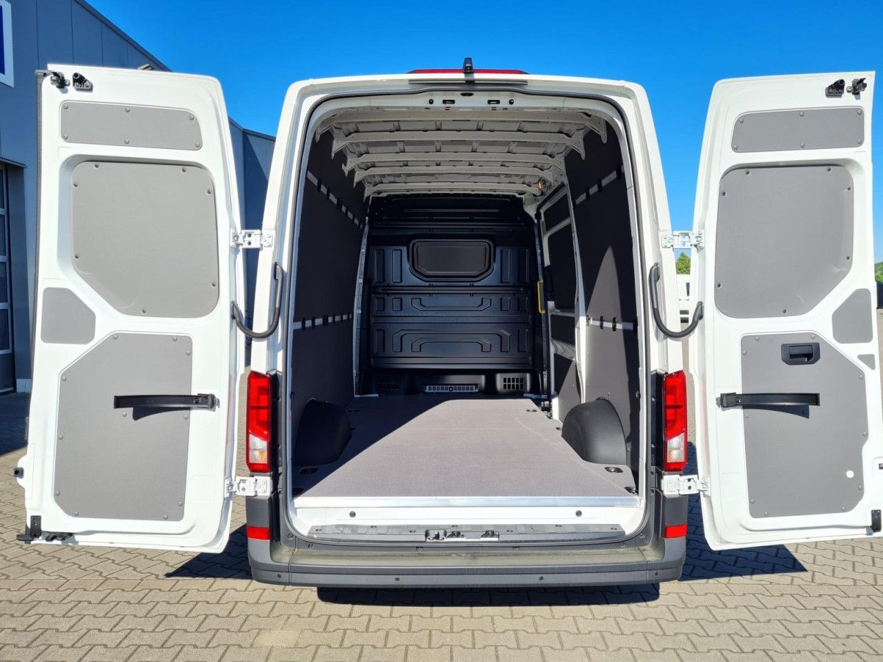 Volkswagen Crafter 35 Kasten MR Hoch 4 Motion DSG KLIMA TEM Volkswagen Crafter 35 Kasten MR Hoch 4 Motion DSG KLIMA TEM - Panel van: picture 5 Volkswagen Crafter 35 Kasten MR Hoch 4 Motion DSG KLIMA TEM Volkswagen Crafter 35 Kasten MR Hoch 4 Motion DSG KLIMA TEM - Panel van: picture 5