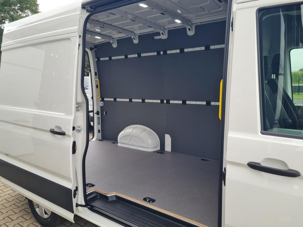 Volkswagen Crafter 35 Kasten TDI MR AHK ERGO LED TEMPOMAT - Panel van: picture 4 Volkswagen Crafter 35 Kasten TDI MR AHK ERGO LED TEMPOMAT - Panel van: picture 4