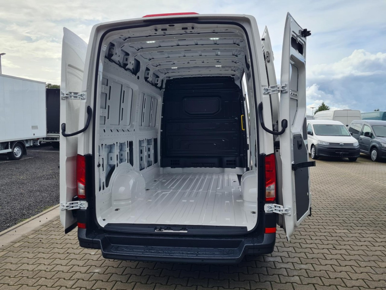 Panel van Volkswagen Crafter 35 Kasten TDI MR L3H3 PDC KLIMA TEMPOMAT: picture 17