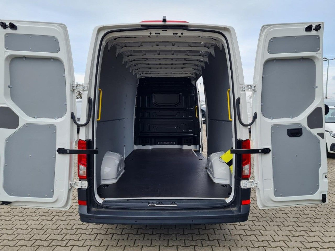 Volkswagen Crafter 35 Kasten lang L4H2 KLIMA NAVI_APP HOLZB - Panel van: picture 5 Volkswagen Crafter 35 Kasten lang L4H2 KLIMA NAVI_APP HOLZB - Panel van: picture 5