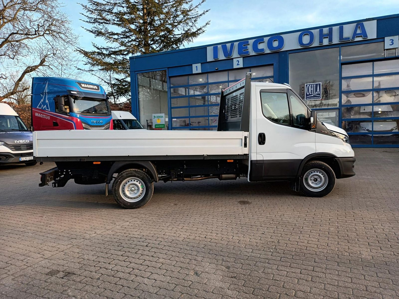 Iveco Daily 35S16H3.0 Pritsche,AHK, Rückfahrkamera... - Flatbed van: picture 5 Iveco Daily 35S16H3.0 Pritsche,AHK, Rückfahrkamera... - Flatbed van: picture 5