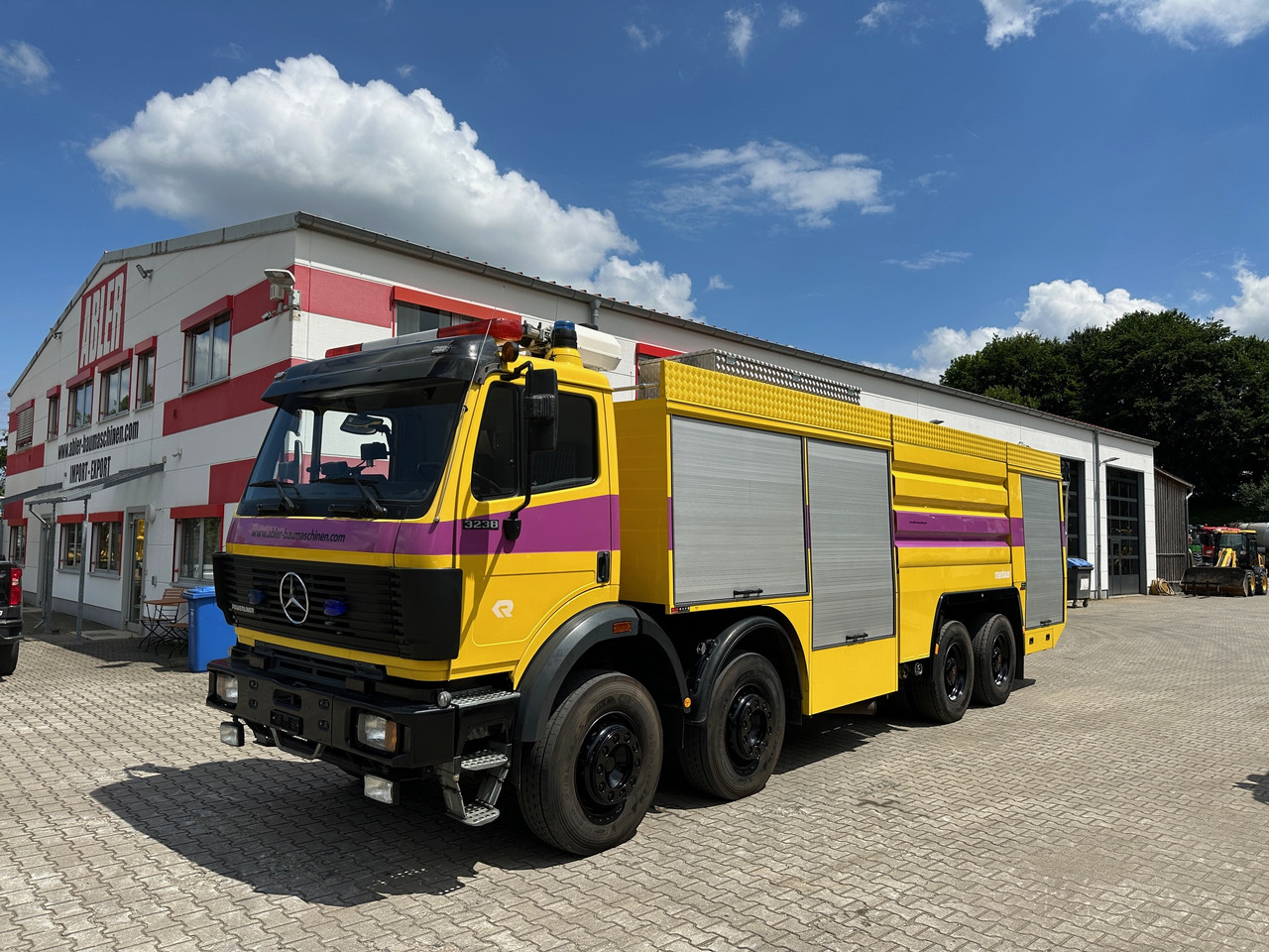 Mercedes-Benz 3238 SK Löschfahrzeug Rosenbauer Wasser + Schaum 66m Wurfweite - Fire truck: picture 2 Mercedes-Benz 3238 SK Löschfahrzeug Rosenbauer Wasser + Schaum 66m Wurfweite - Fire truck: picture 2