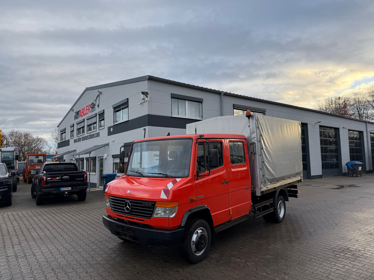 Mercedes-Benz 816 Vario Doka Pritsche Plane 2x AHK - Curtainsider truck: picture 2 Mercedes-Benz 816 Vario Doka Pritsche Plane 2x AHK - Curtainsider truck: picture 2