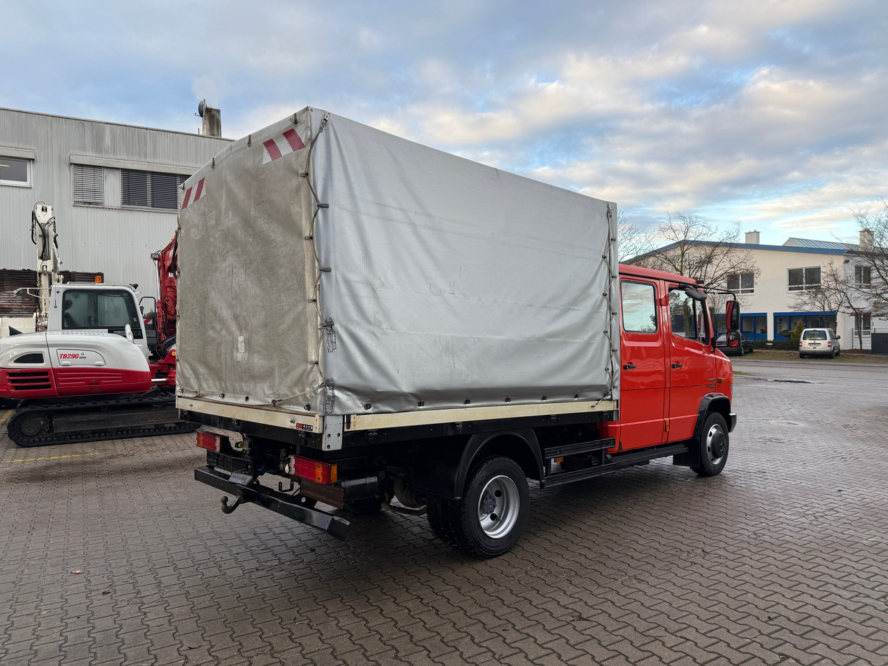 Mercedes-Benz 816 Vario Doka Pritsche Plane 2x AHK - Curtainsider truck: picture 4 Mercedes-Benz 816 Vario Doka Pritsche Plane 2x AHK - Curtainsider truck: picture 4