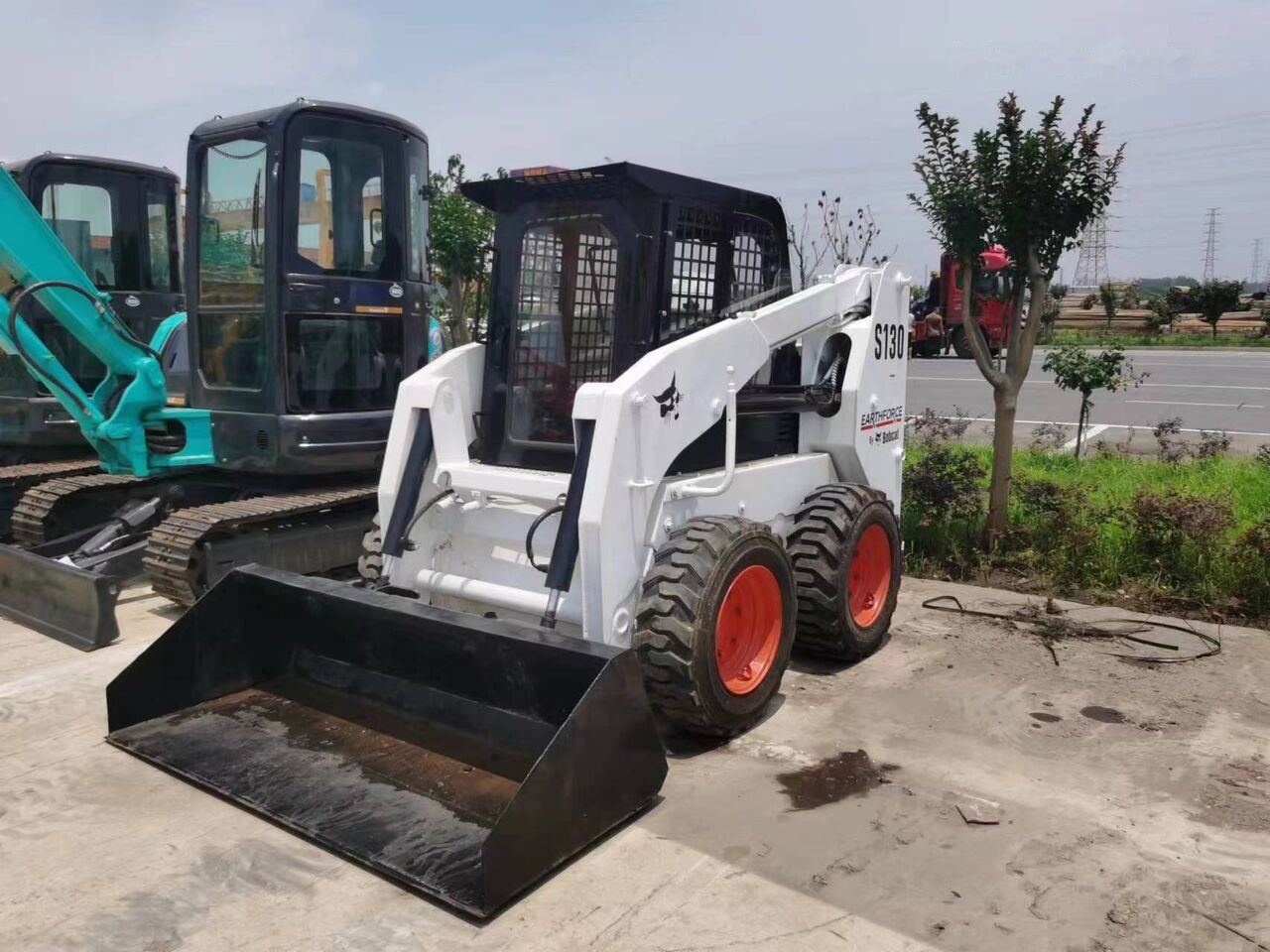 Bobcat S130 - Skid steer loader: picture 5 Bobcat S130 - Skid steer loader: picture 5