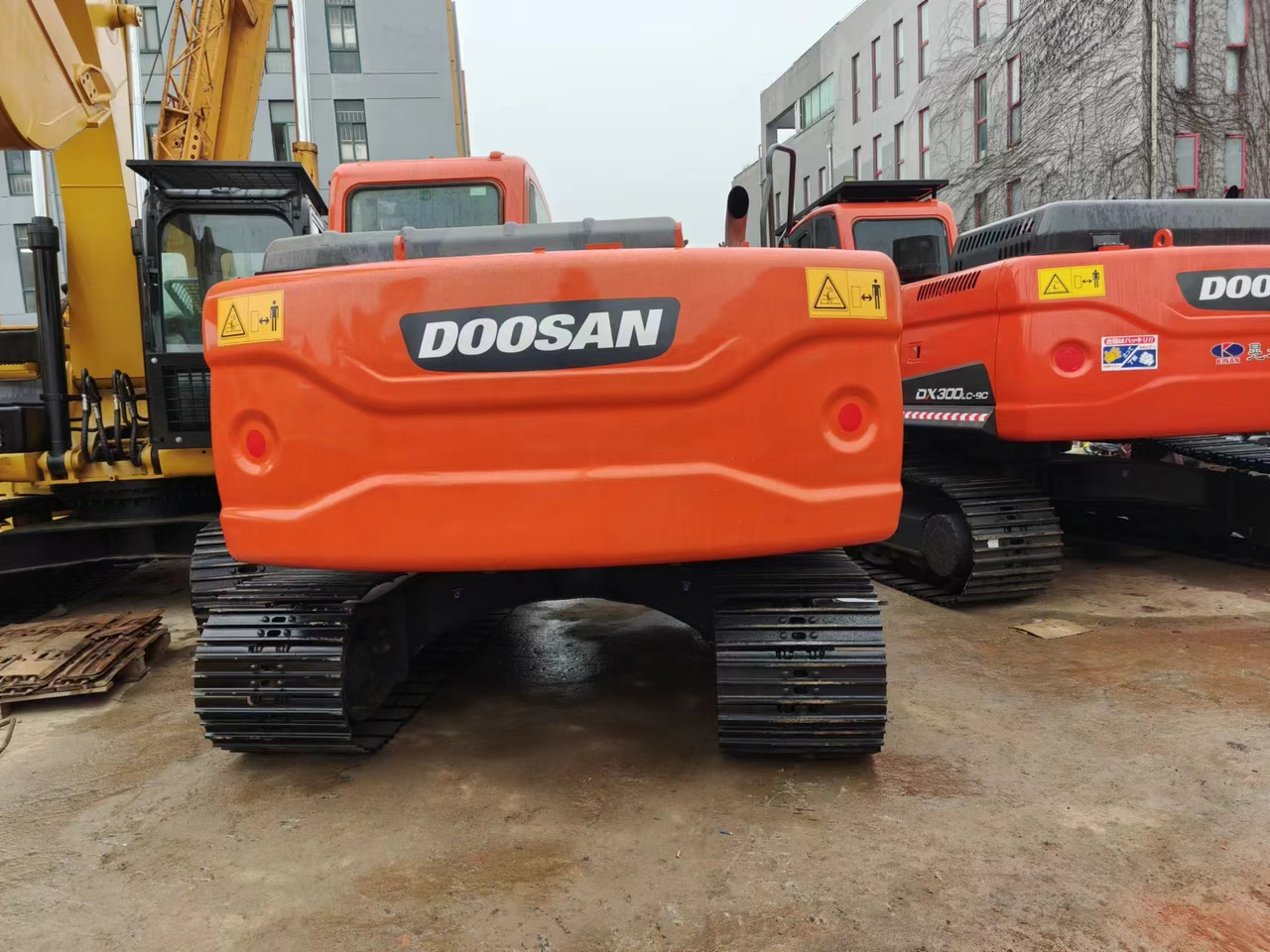 DOOSAN DX140 - Excavator: picture 3 DOOSAN DX140 - Excavator: picture 3