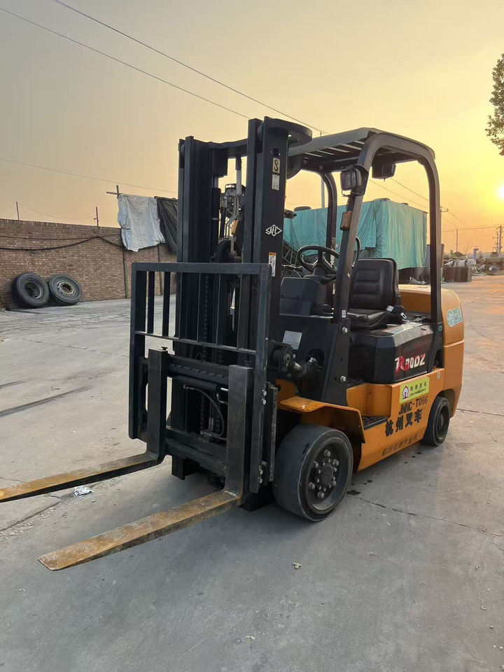 HangCha R30DZ - Diesel forklift: picture 3 HangCha R30DZ - Diesel forklift: picture 3