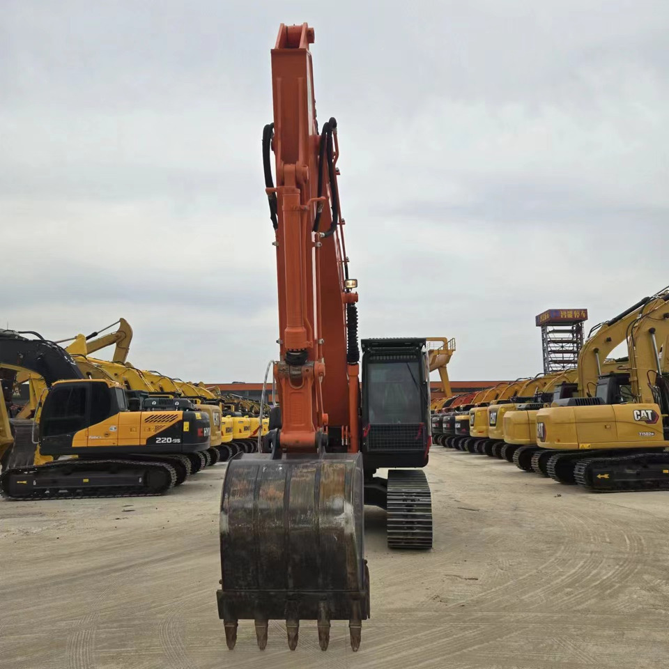 Excavator Hitachi ZX200: picture 6