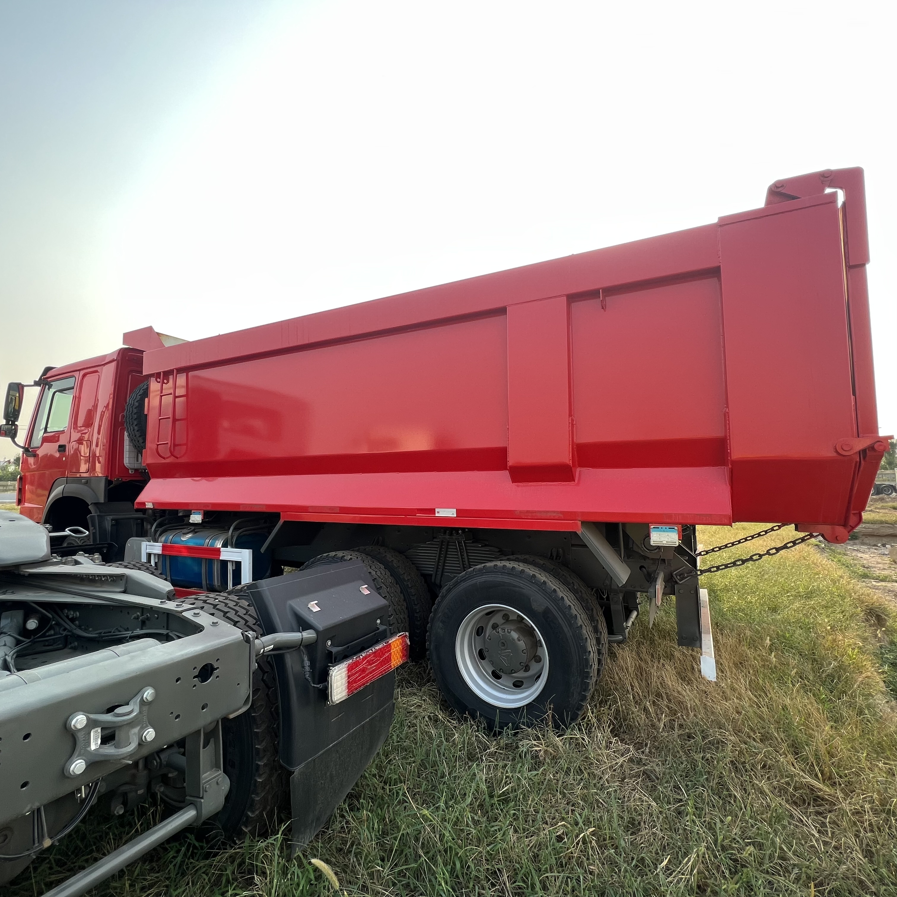 Tipper Sinotruk HOWO 371 6*4 Dump truck: picture 8