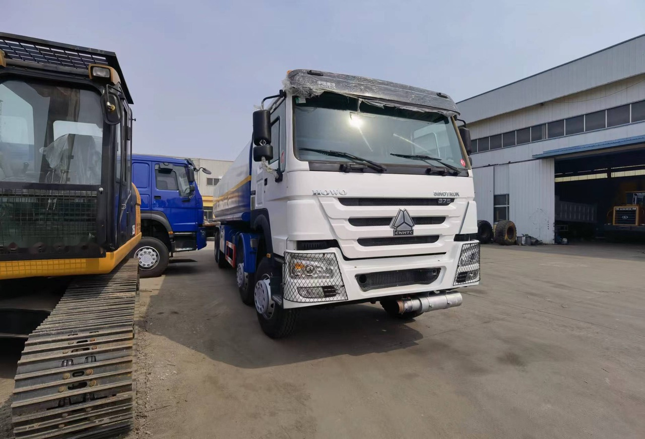 Sinotruk HOWO 375 8*4 Tank truck - Tank truck: picture 4 Sinotruk HOWO 375 8*4 Tank truck - Tank truck: picture 4