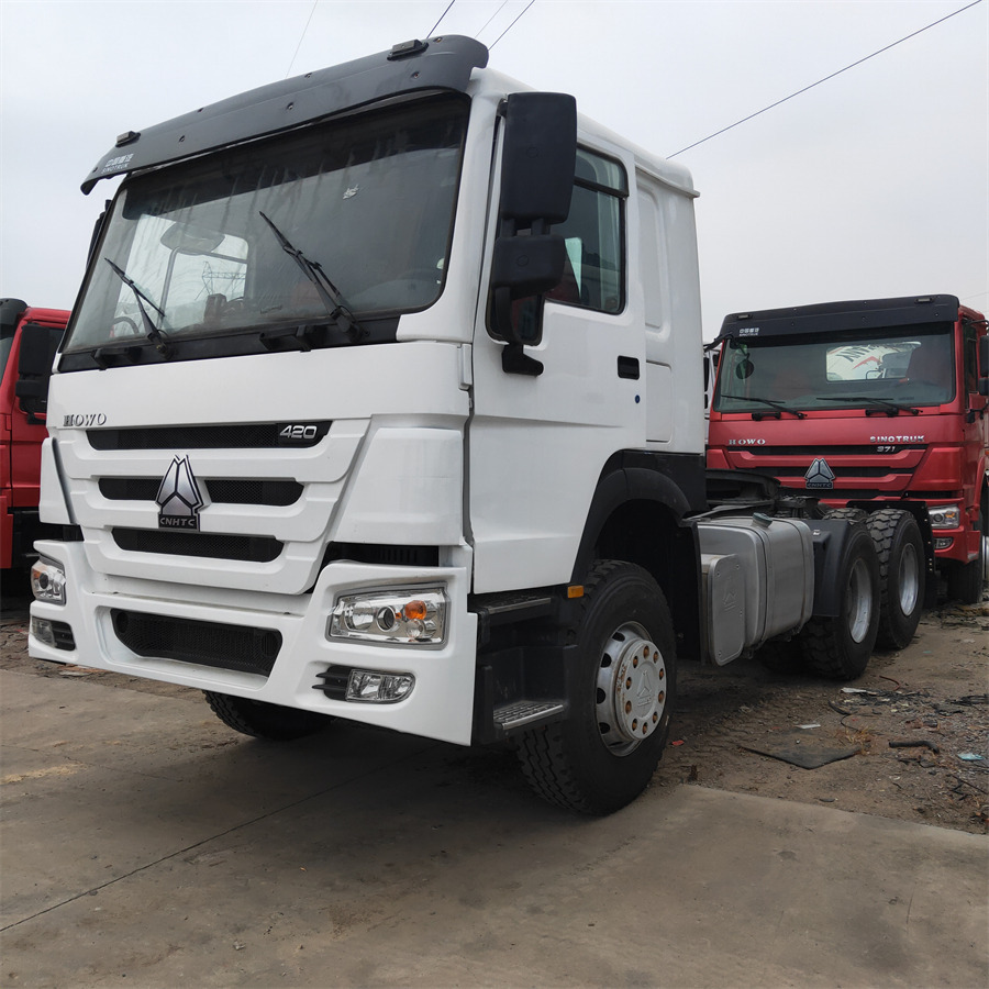 Sinotruk HOWO 420 tractor - Mini dumper: picture 1 Sinotruk HOWO 420 tractor - Mini dumper: picture 1