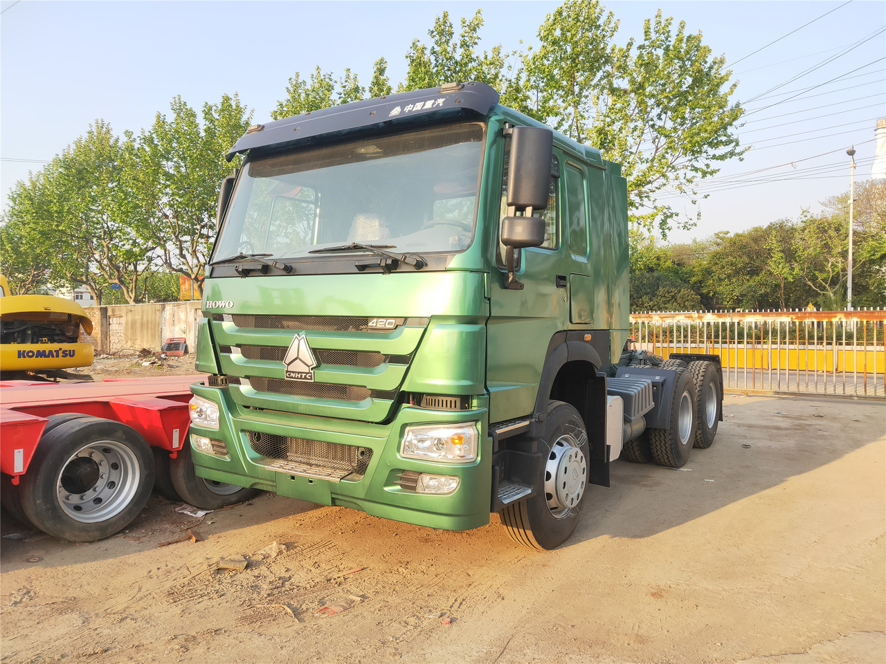 Sinotruk HOWO 420 tractor - Mini dumper: picture 1 Sinotruk HOWO 420 tractor - Mini dumper: picture 1