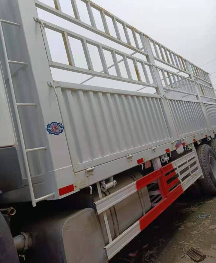 Sinotruk HOWO 6*4 - Dropside/ Flatbed truck: picture 2 Sinotruk HOWO 6*4 - Dropside/ Flatbed truck: picture 2