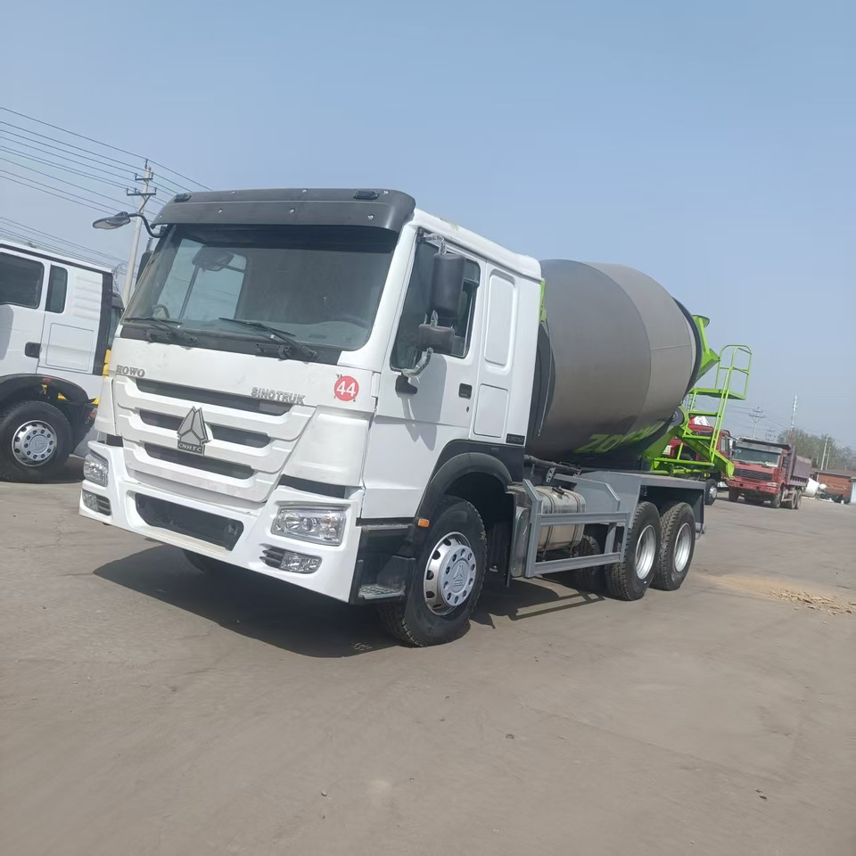 Sinotruk HOWO 6*4 Concrete mixer truck - Concrete mixer truck: picture 1 Sinotruk HOWO 6*4 Concrete mixer truck - Concrete mixer truck: picture 1