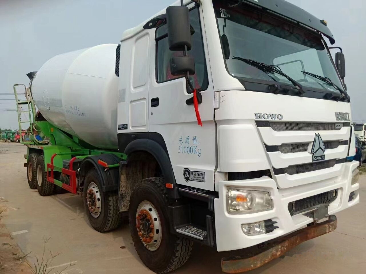 Sinotruk HOWO 8*4 Concrete mixer truck - Concrete mixer truck: picture 2 Sinotruk HOWO 8*4 Concrete mixer truck - Concrete mixer truck: picture 2