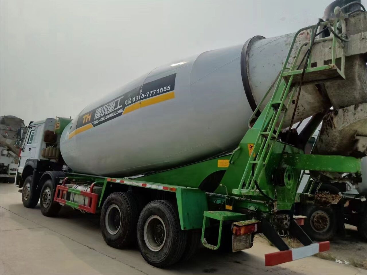Sinotruk HOWO 8*4 Concrete mixer truck - Concrete mixer truck: picture 5 Sinotruk HOWO 8*4 Concrete mixer truck - Concrete mixer truck: picture 5