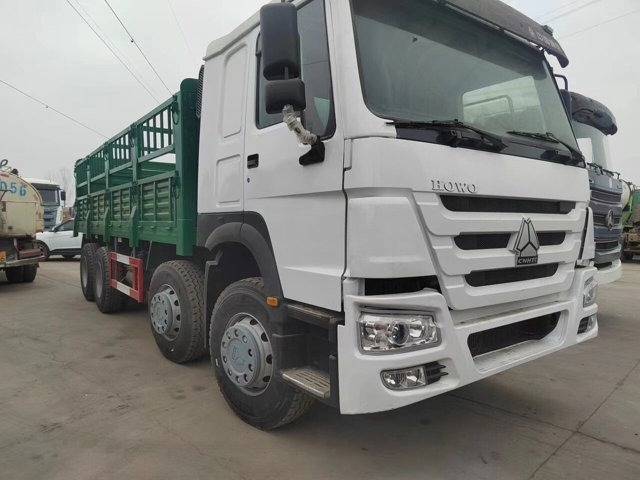 Sinotruk HOWO 8*4 Fence Truck - Dropside/ Flatbed truck: picture 2 Sinotruk HOWO 8*4 Fence Truck - Dropside/ Flatbed truck: picture 2