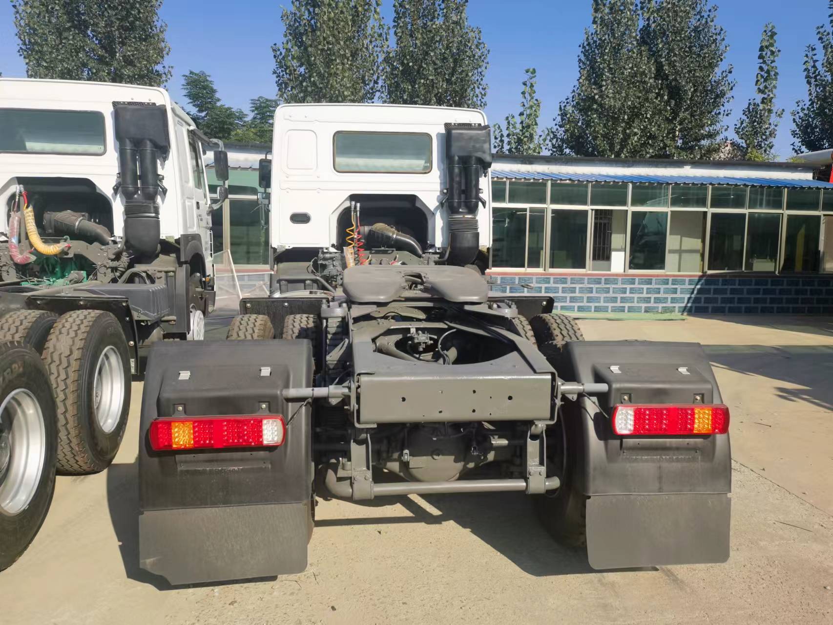 Sinotruk HOWO 371 Tractor - Tractor unit: picture 2 Sinotruk HOWO 371 Tractor - Tractor unit: picture 2