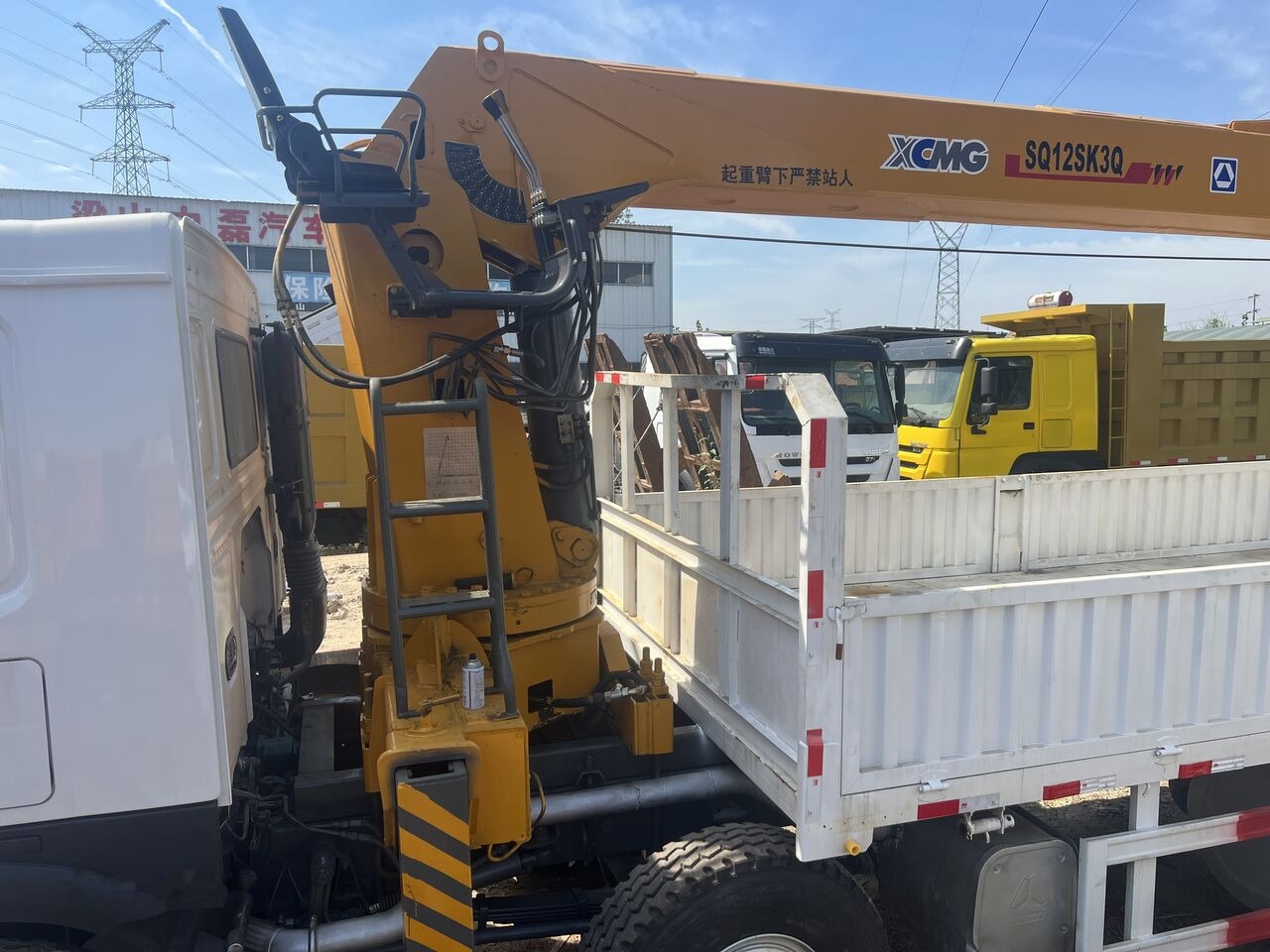 XCMG SQ12SK3Q Selfloader Truck - Loader crane: picture 5 XCMG SQ12SK3Q Selfloader Truck - Loader crane: picture 5