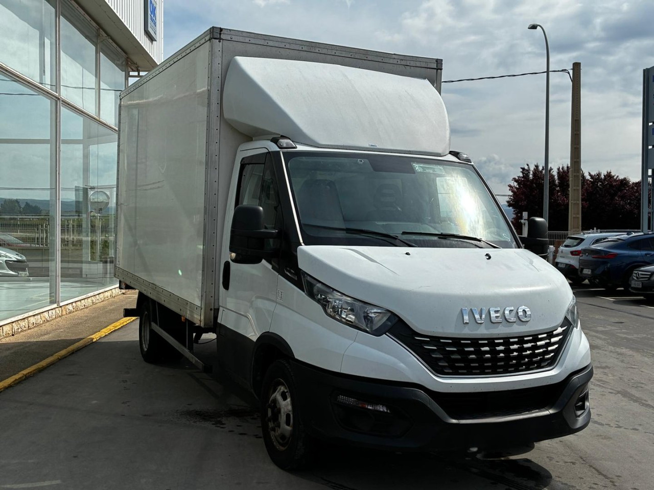 Caja cerrada con plataforma elevadora IVECO 35C16 20m3 Automática - Box van: picture 3 Caja cerrada con plataforma elevadora IVECO 35C16 20m3 Automática - Box van: picture 3