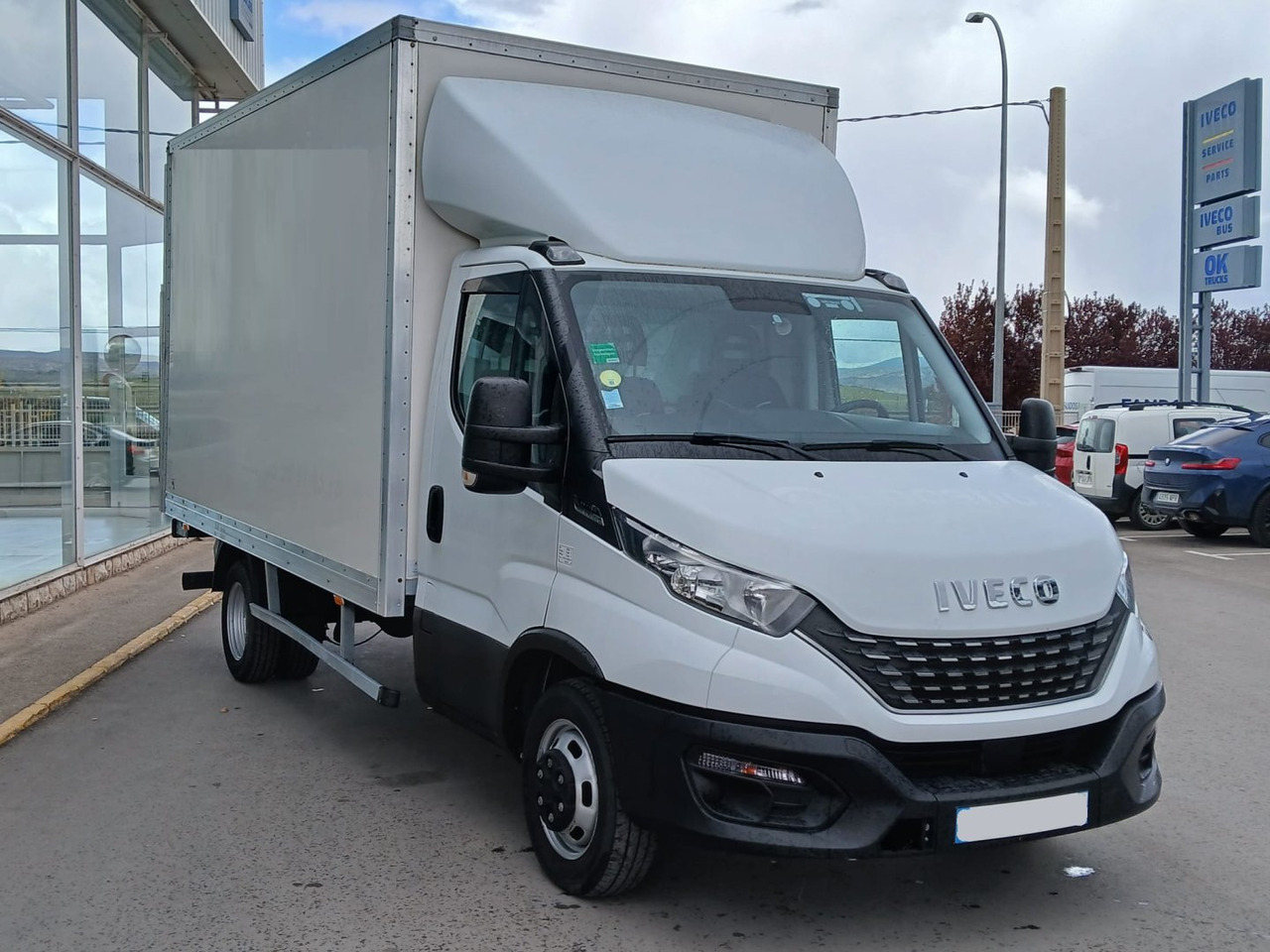 Caja cerrada con plataforma elevadora IVECO 35C16 20m3 Automática - Box van: picture 3 Caja cerrada con plataforma elevadora IVECO 35C16 20m3 Automática - Box van: picture 3
