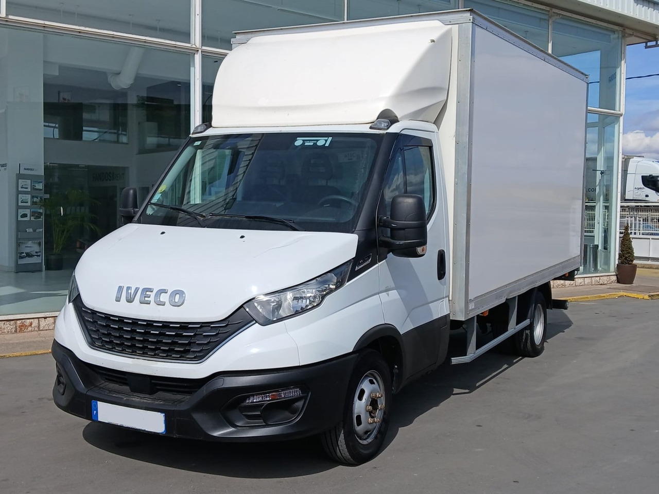 Caja cerrada con plataforma elevadora IVECO 35C16 20m3 - Box van: picture 1 Caja cerrada con plataforma elevadora IVECO 35C16 20m3 - Box van: picture 1