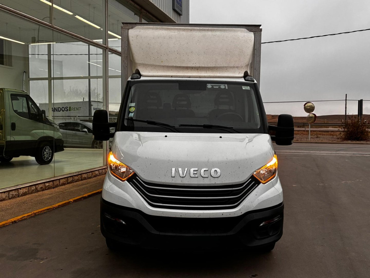 Caja cerrada con plataforma elevadora IVECO 35C16 3.0 20m3 - Box van: picture 2 Caja cerrada con plataforma elevadora IVECO 35C16 3.0 20m3 - Box van: picture 2