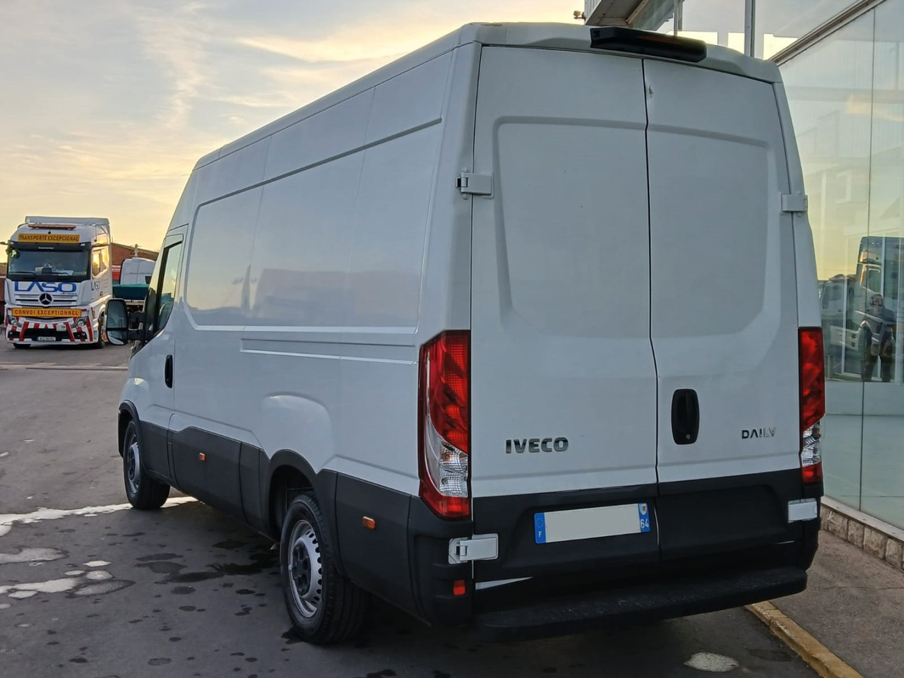 Furgón IVECO 35S14 12m3 - Panel van: picture 4 Furgón IVECO 35S14 12m3 - Panel van: picture 4