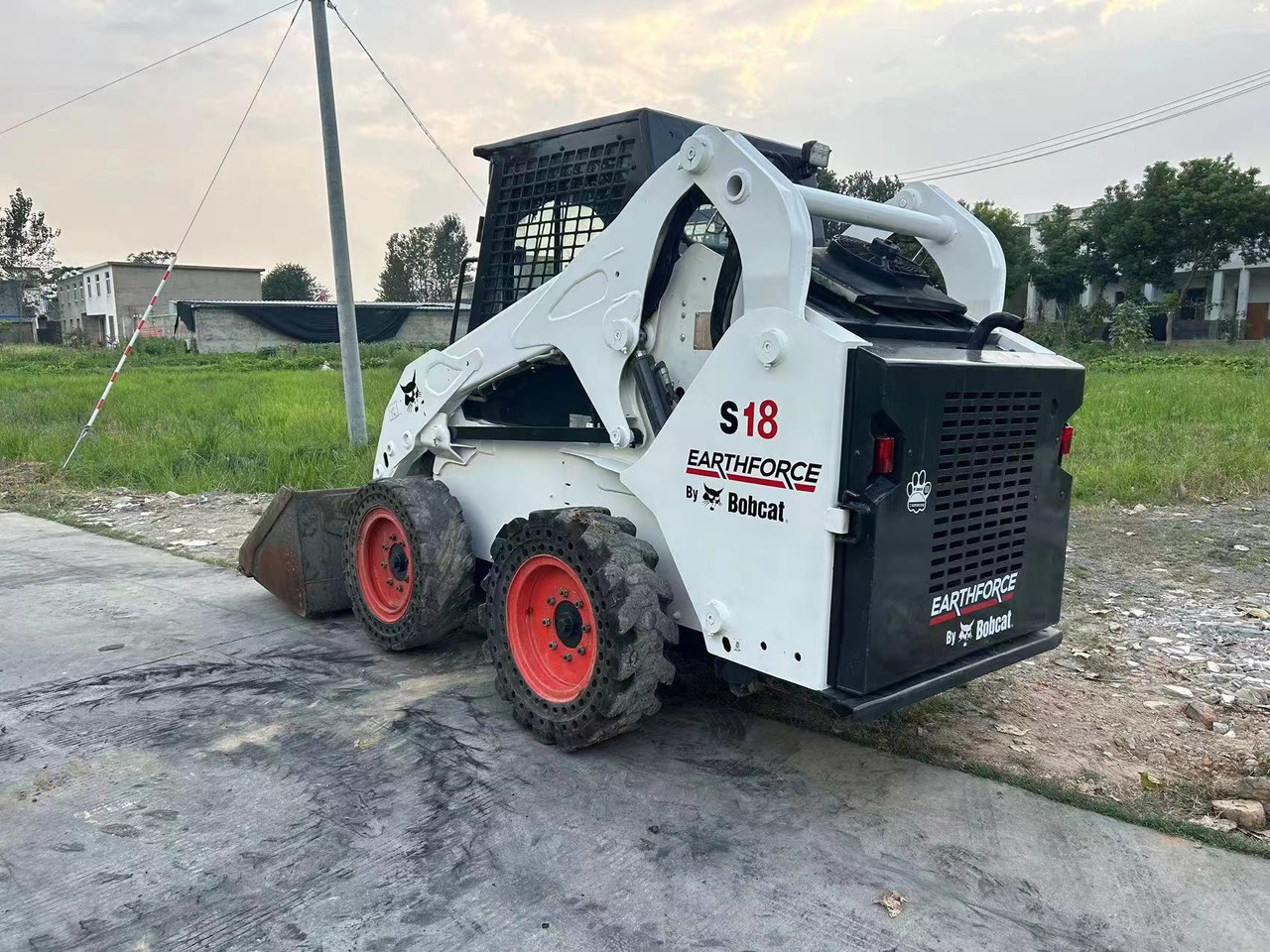 BOBCAT S18 - Skid steer loader: picture 1 BOBCAT S18 - Skid steer loader: picture 1
