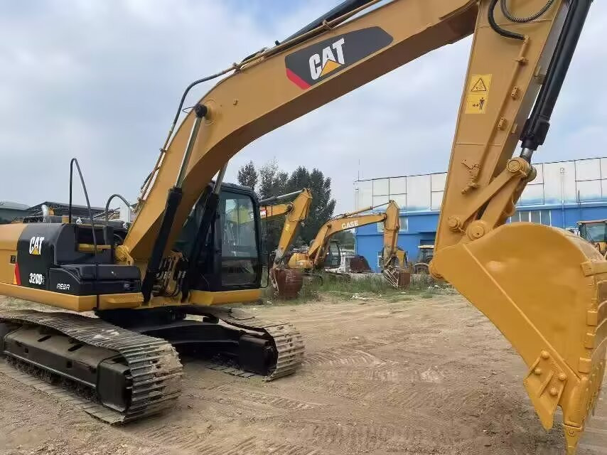 CAT 320D2 L - Crawler excavator: picture 2 CAT 320D2 L - Crawler excavator: picture 2