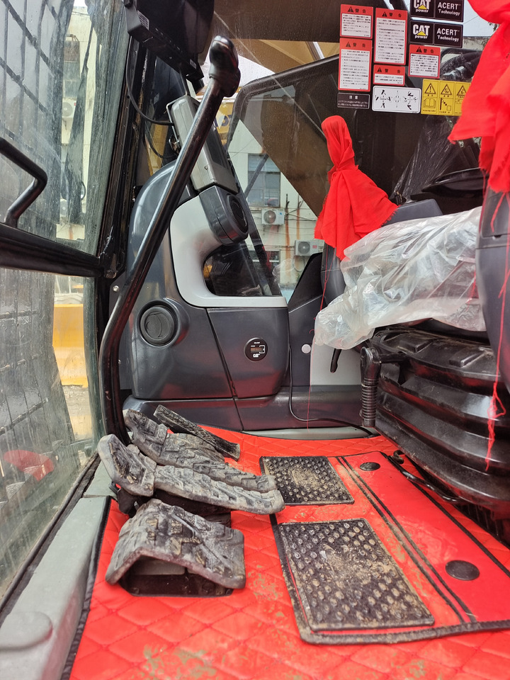 CAT 320D2L WITH 3 CAMERAS - Crawler excavator: picture 4 CAT 320D2L WITH 3 CAMERAS - Crawler excavator: picture 4