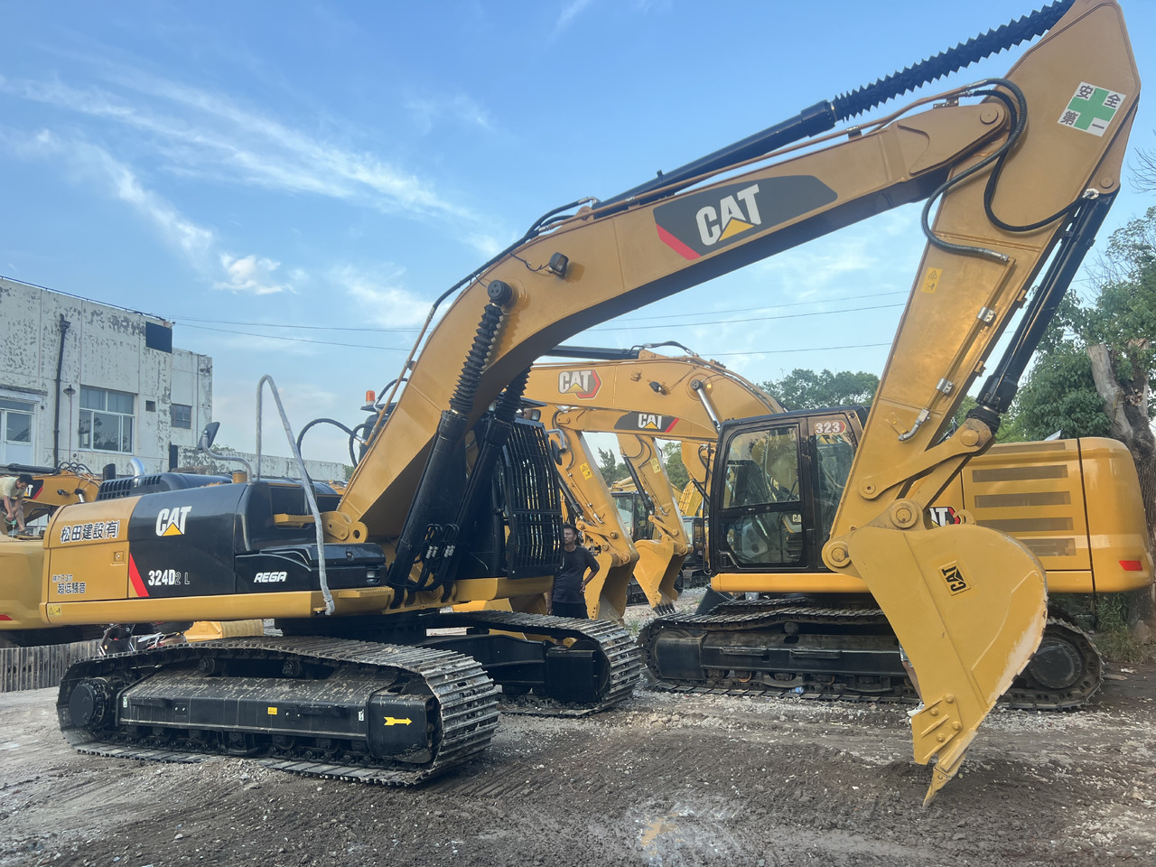 Crawler excavator CAT 324DL 330D2L 330GC 320GC 323GC: picture 1