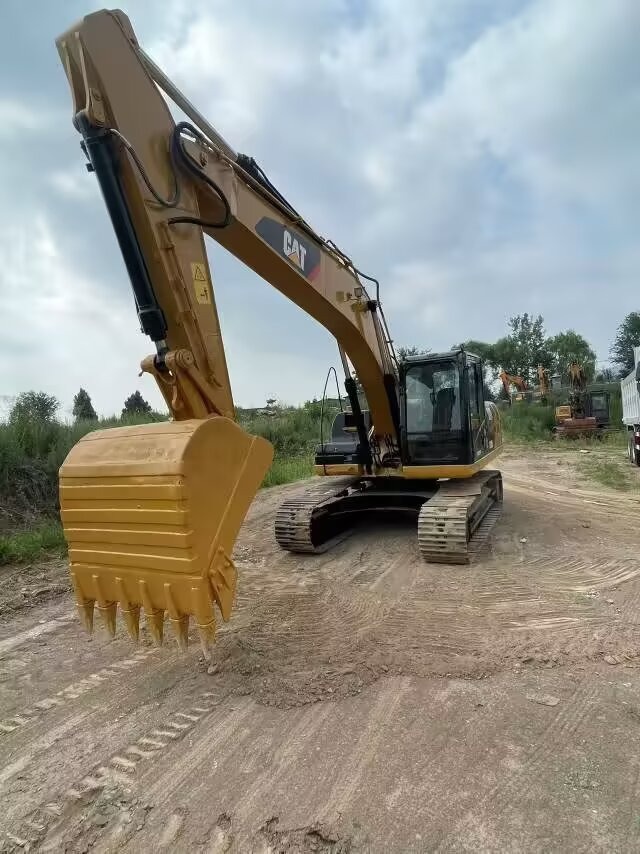 CATERPILLAR 320 D 2 L CAT 320D2 L - Crawler excavator: picture 3 CATERPILLAR 320 D 2 L CAT 320D2 L - Crawler excavator: picture 3