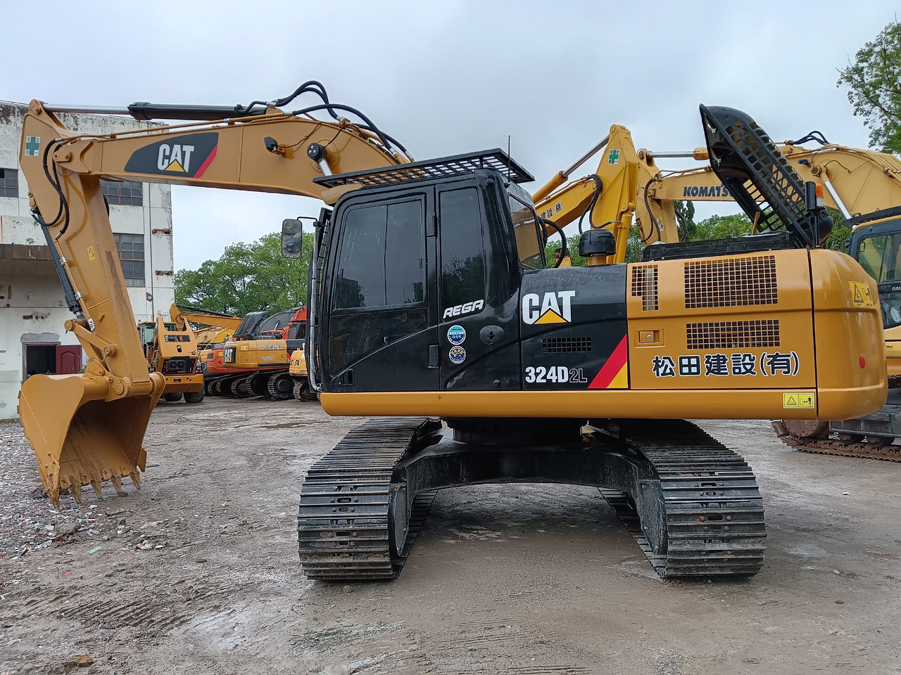 CATERPILLAR 324DL - Crawler excavator: picture 1 CATERPILLAR 324DL - Crawler excavator: picture 1