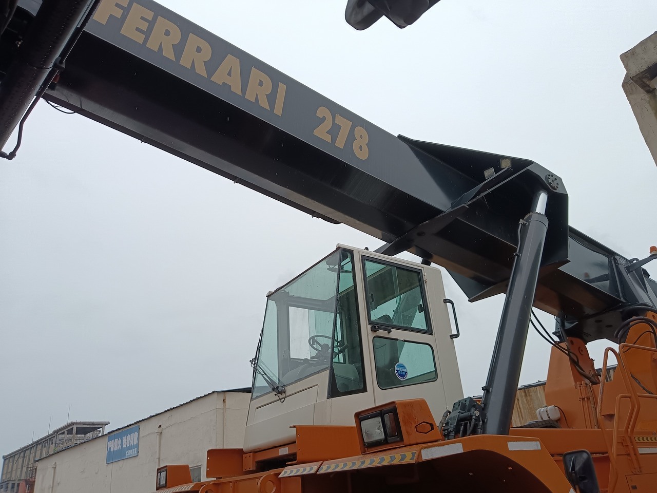 CVS FERRARRI 278 F278.6 - Reach stacker: picture 5 CVS FERRARRI 278 F278.6 - Reach stacker: picture 5