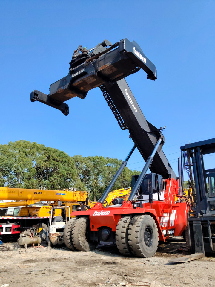 FANTUZZI CS45KM 45 TON REACH STACKER - Reach stacker: picture 4 FANTUZZI CS45KM 45 TON REACH STACKER - Reach stacker: picture 4