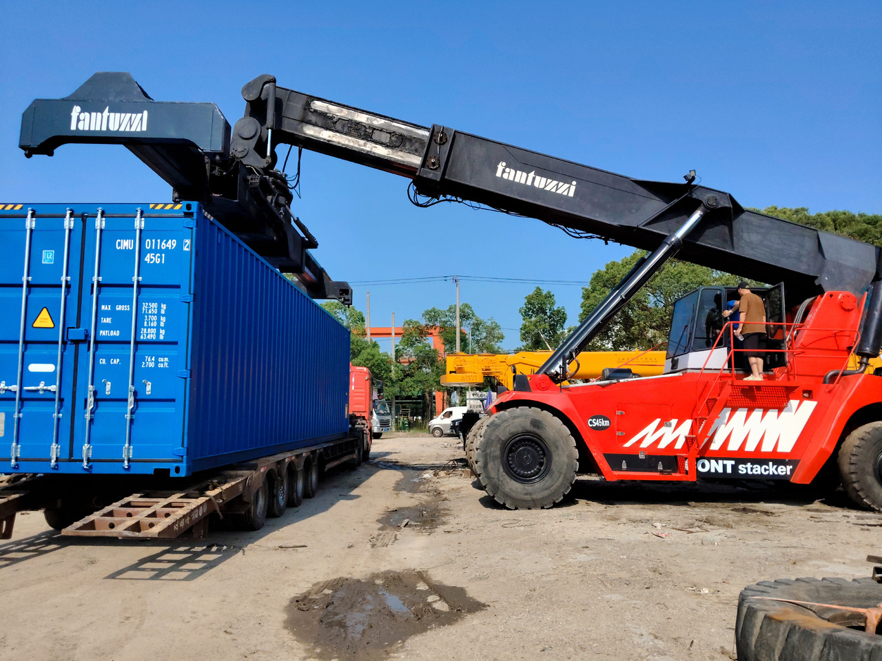 FANTUZZI CS45KM 45 TON REACH STACKER - Reach stacker: picture 1 FANTUZZI CS45KM 45 TON REACH STACKER - Reach stacker: picture 1