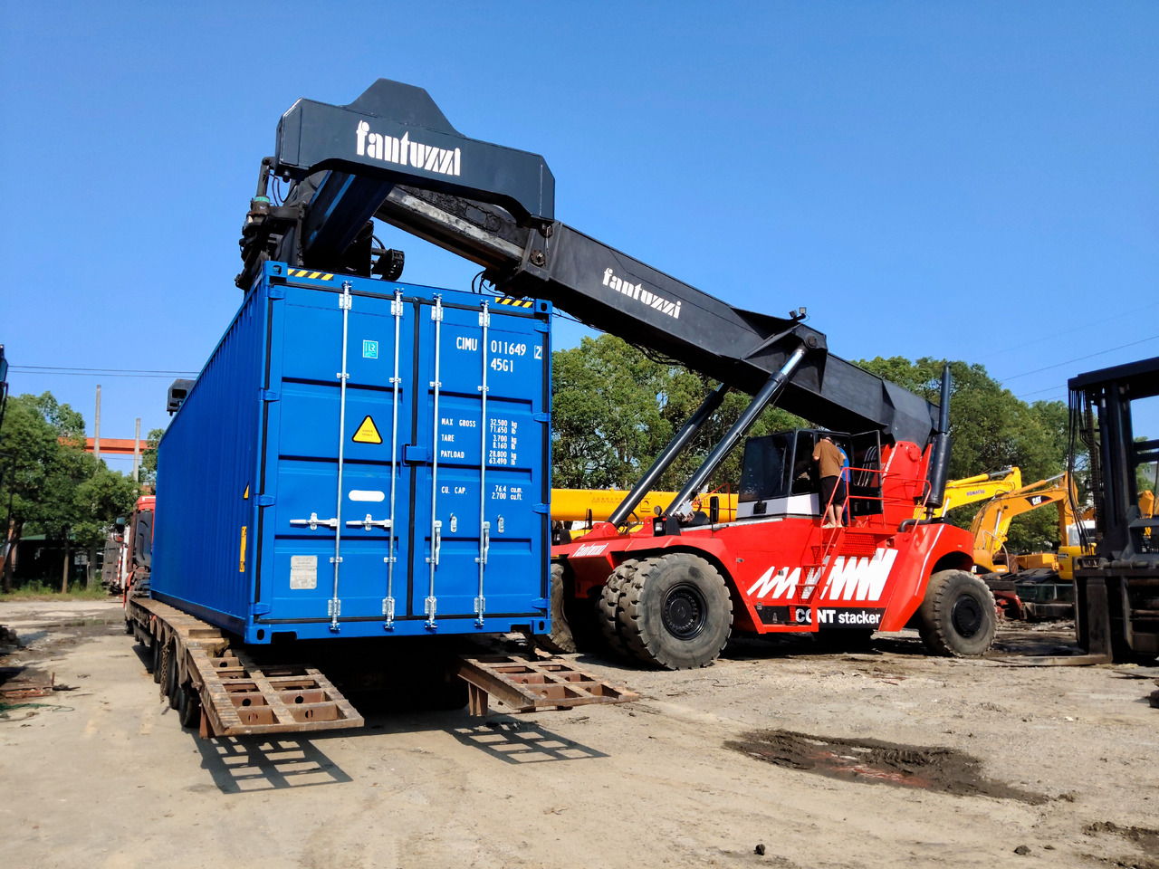 FANTUZZI CS45KM 45 TON REACH STACKER - Reach stacker: picture 3 FANTUZZI CS45KM 45 TON REACH STACKER - Reach stacker: picture 3