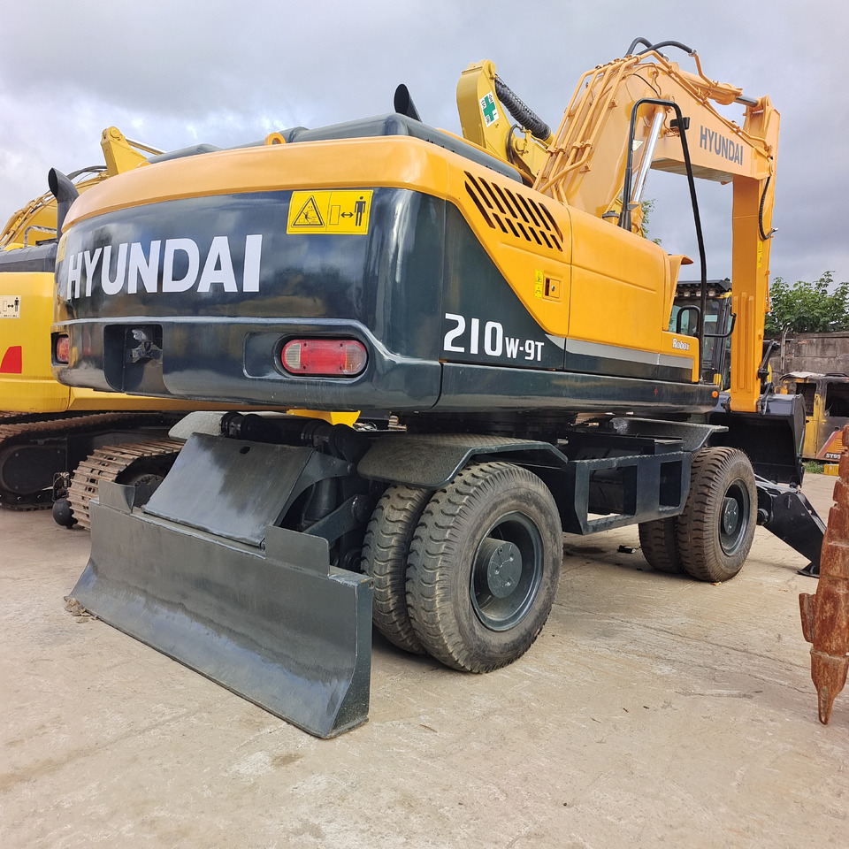 HYUNDAI 210W-9T - Wheel excavator: picture 2 HYUNDAI 210W-9T - Wheel excavator: picture 2