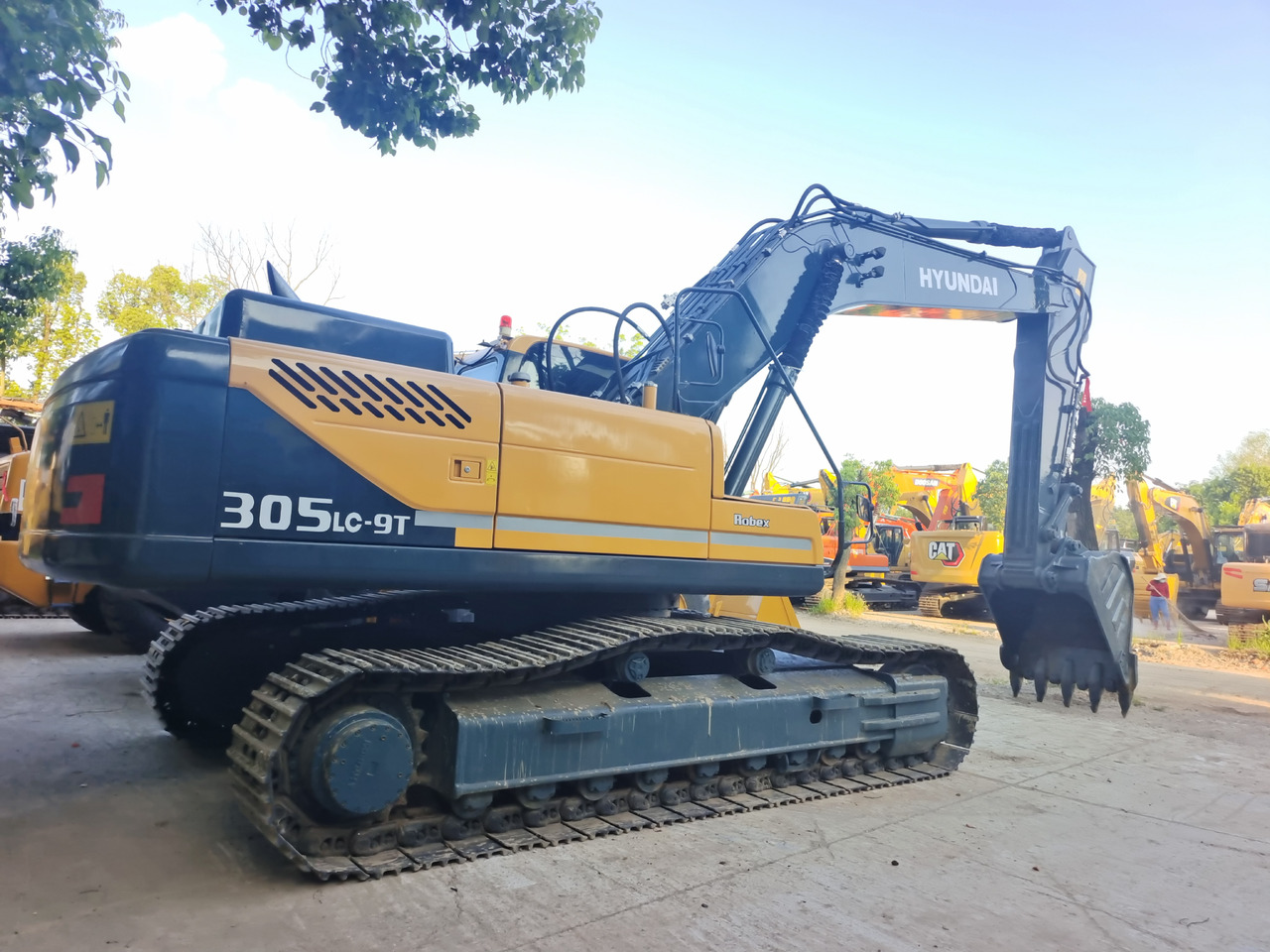HYUNDAI 305LC - 9S 305 LC - 9T - Crawler excavator: picture 1 HYUNDAI 305LC - 9S 305 LC - 9T - Crawler excavator: picture 1
