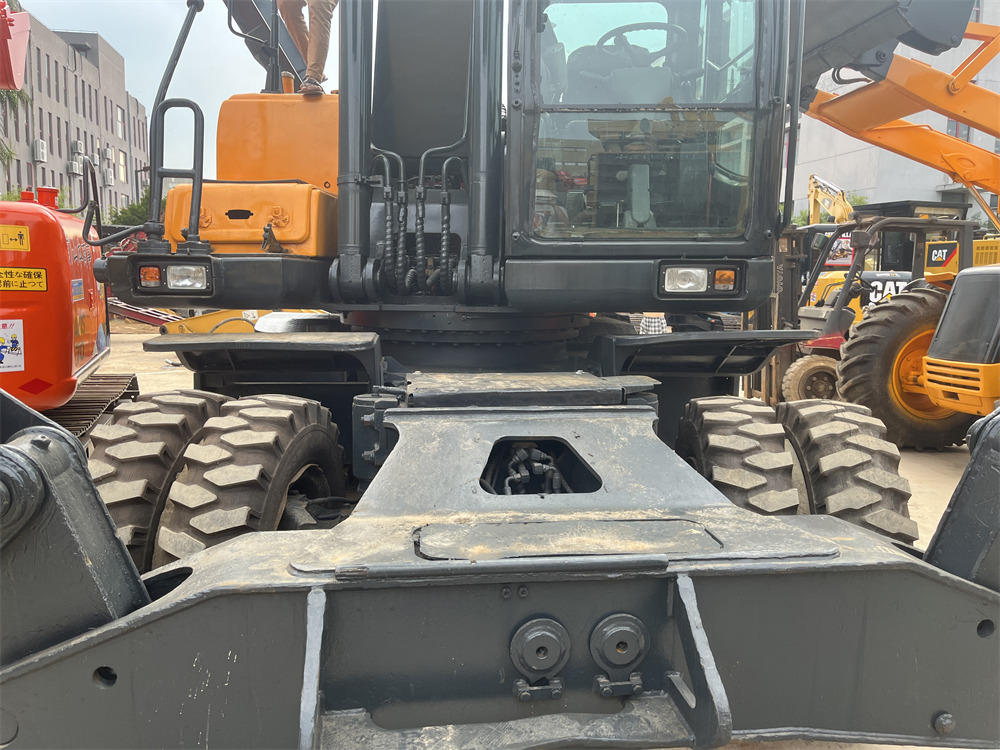 HYUNDAI R210W-9S 210W - 9 S 210W-9T - Wheel excavator: picture 3 HYUNDAI R210W-9S 210W - 9 S 210W-9T - Wheel excavator: picture 3