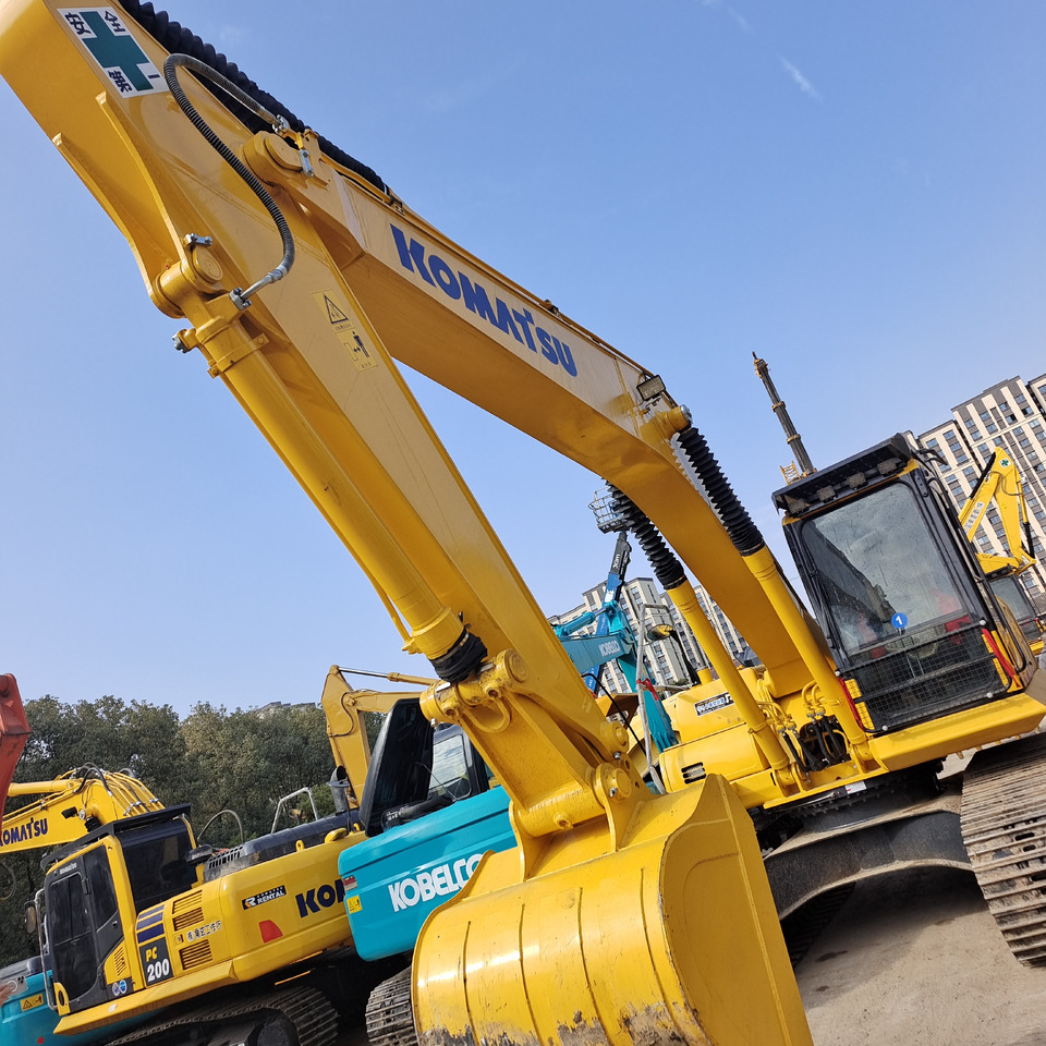 Crawler excavator KOMATSU PC200-8: picture 10