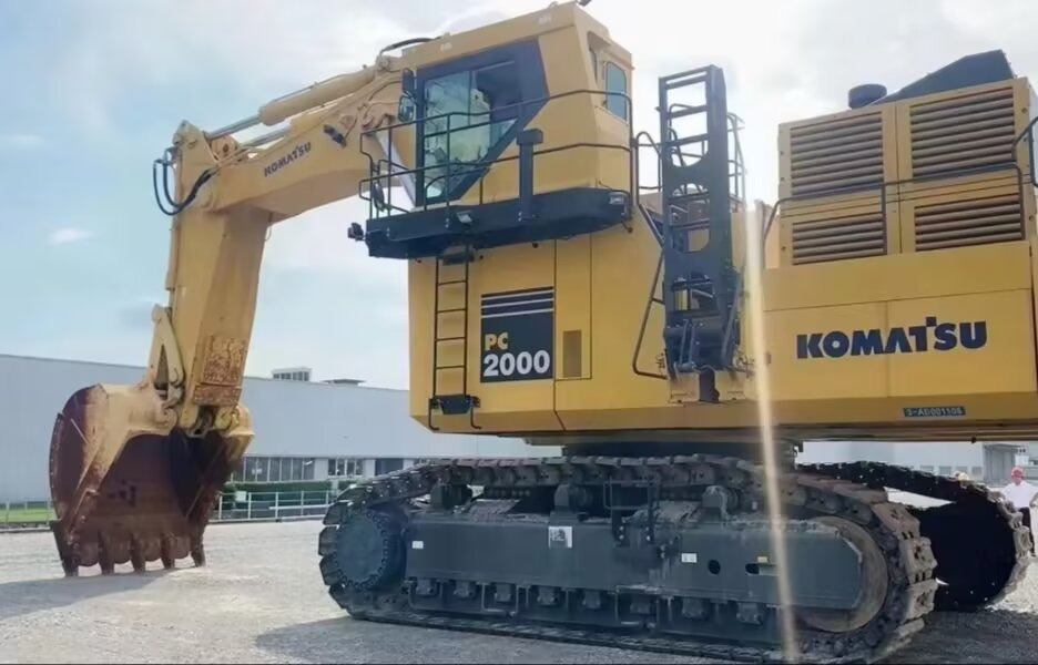 KOMATSU PC2000 MINING DIGGER - Mining machinery: picture 3 KOMATSU PC2000 MINING DIGGER - Mining machinery: picture 3