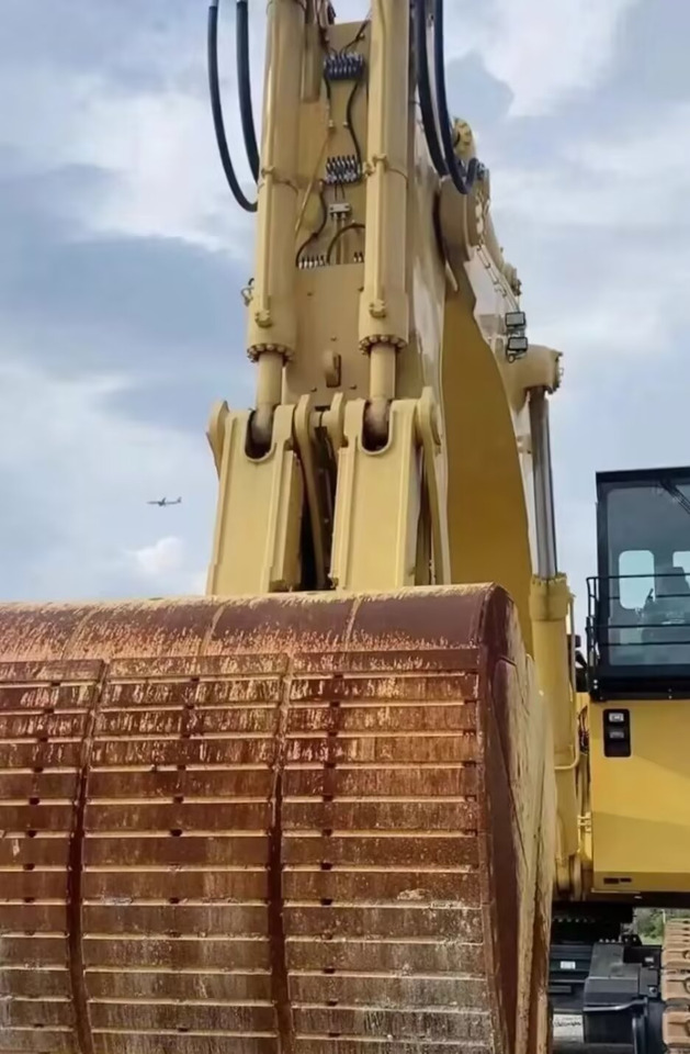 KOMATSU PC2000 MINING DIGGER - Mining machinery: picture 2 KOMATSU PC2000 MINING DIGGER - Mining machinery: picture 2