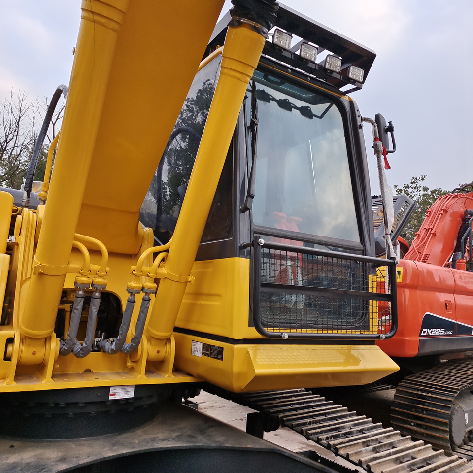 KOMATSU PC210LC - 8 - Crawler excavator: picture 5 KOMATSU PC210LC - 8 - Crawler excavator: picture 5