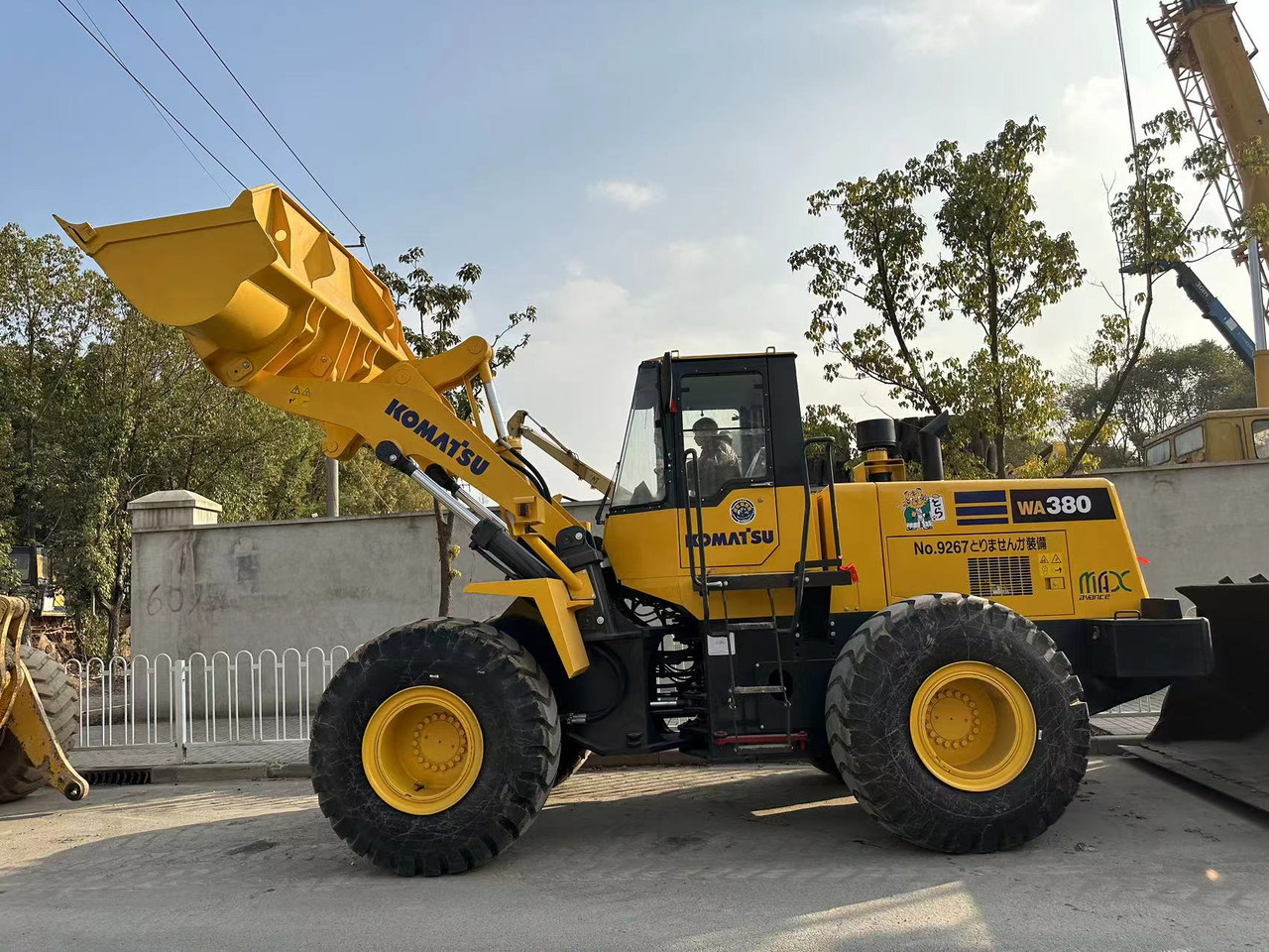 Wheel loader KOMATSU WA380: picture 7