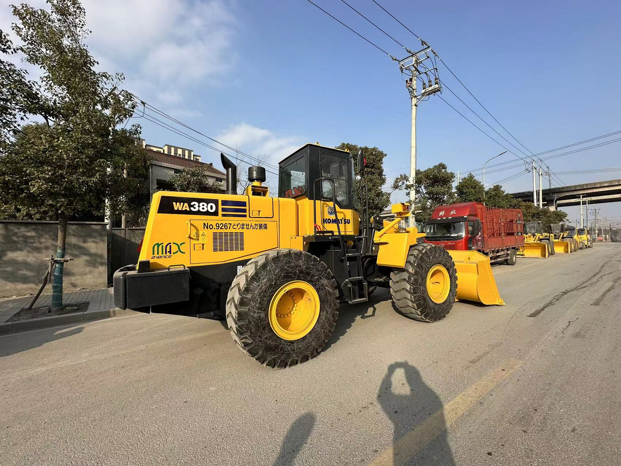 Wheel loader KOMATSU WA380: picture 11