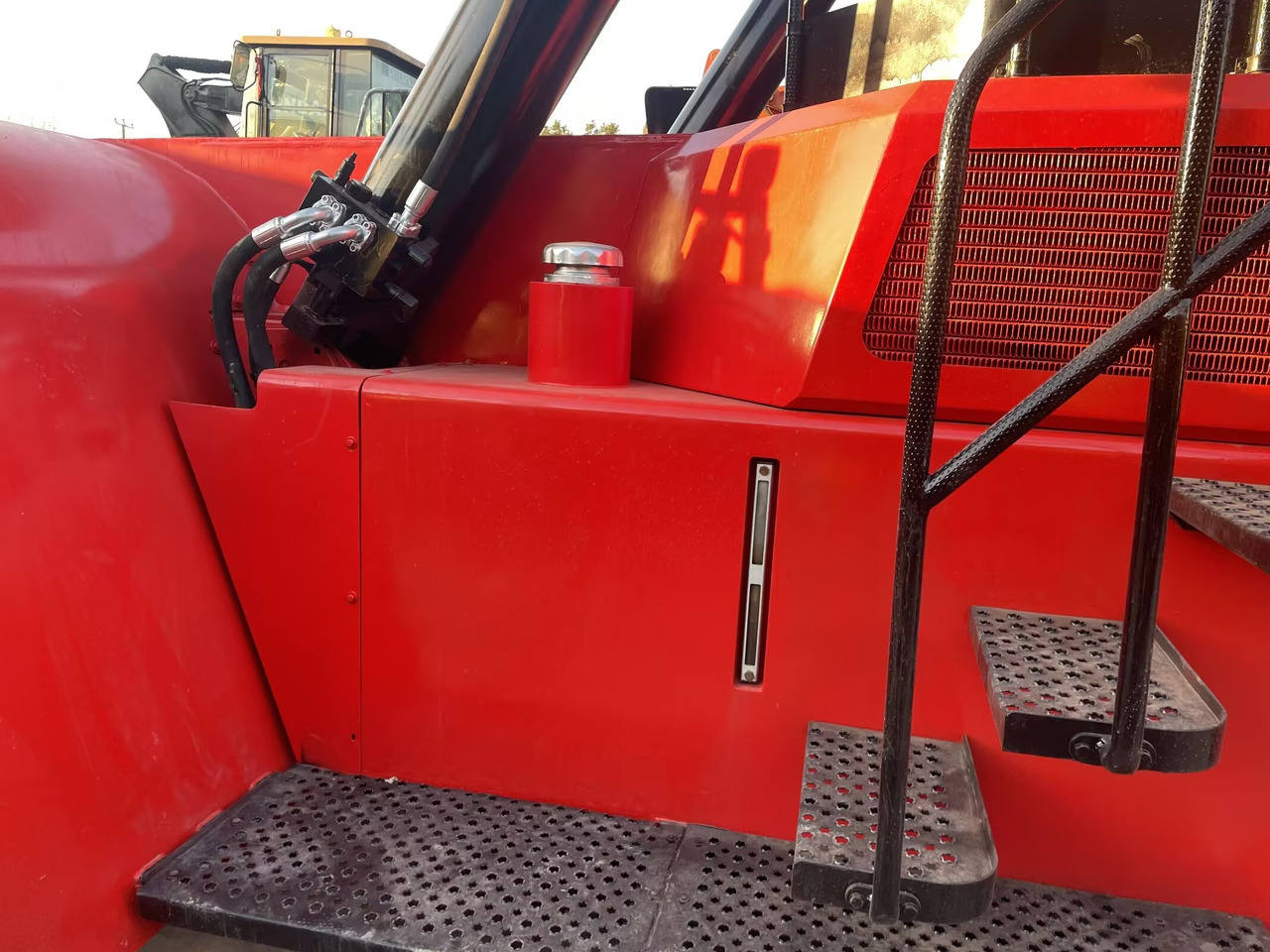 SANY SRSC 45 C30 45 TON REACH STACKER - Reach stacker: picture 4 SANY SRSC 45 C30 45 TON REACH STACKER - Reach stacker: picture 4